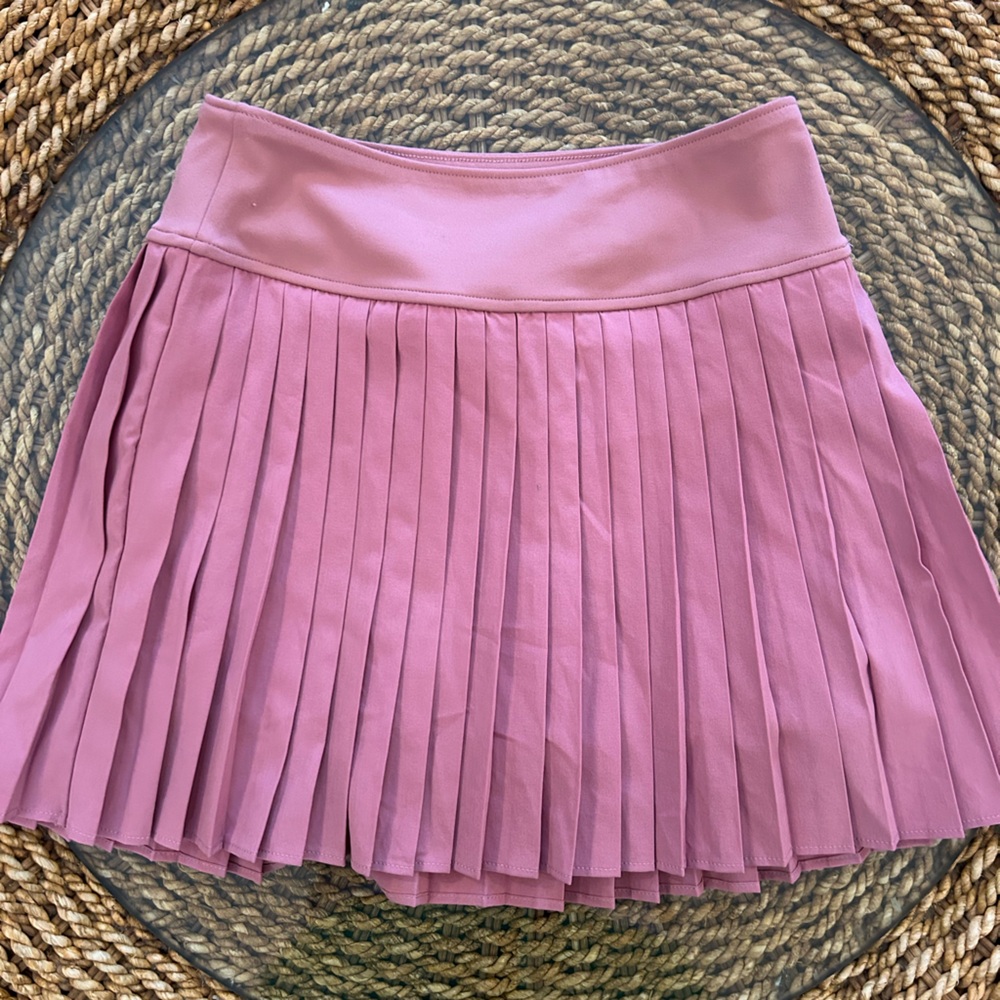 ABERCROMBIE KIDS NWT size 9/10 tennis skirt with built in under shorts.